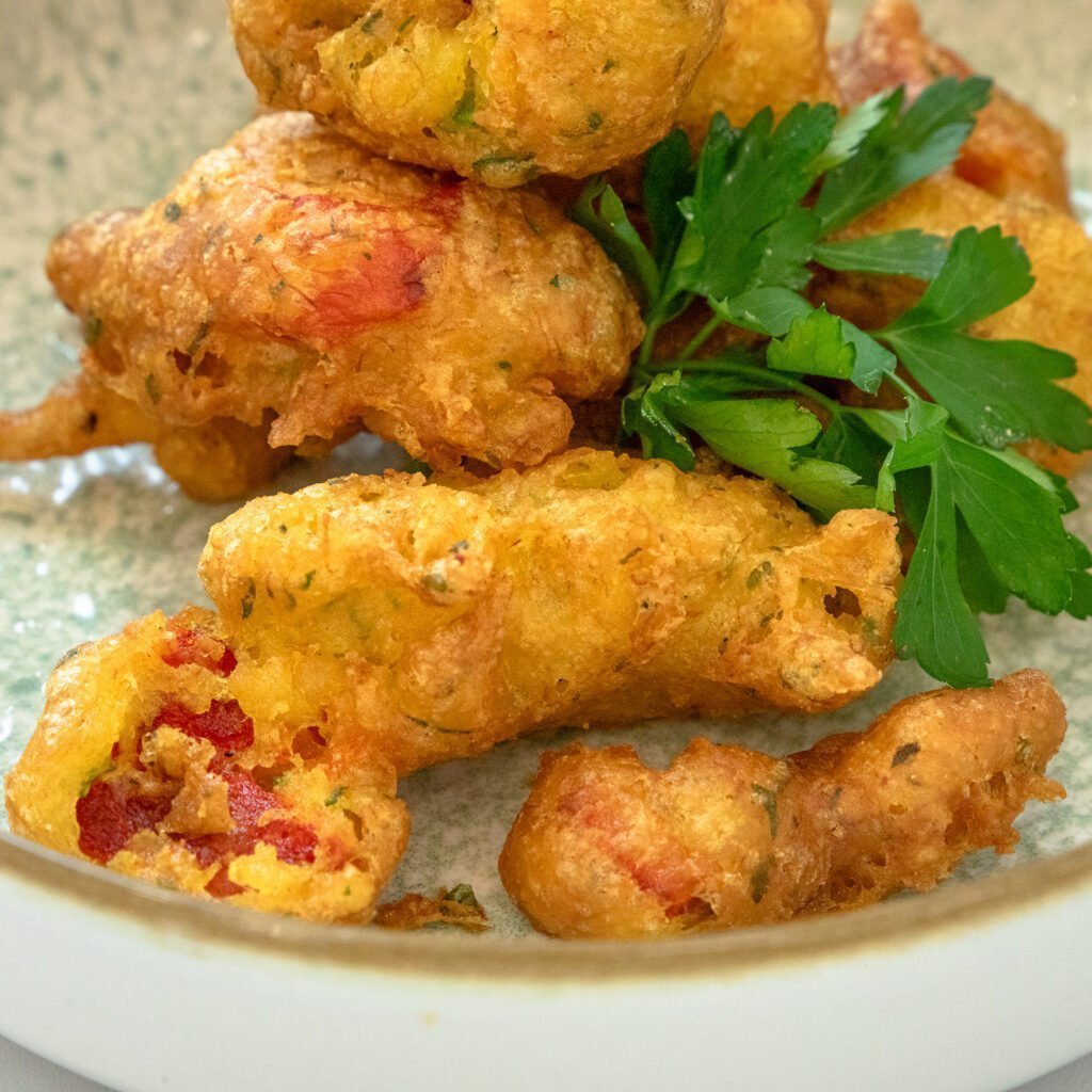 buñuelos de bacalao y pimientos